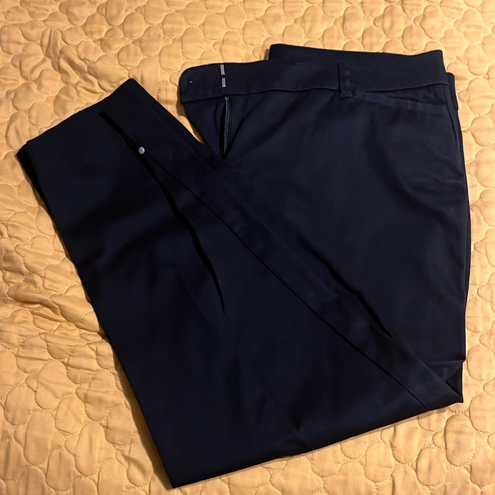 Van Heusen Black Cropped Capris